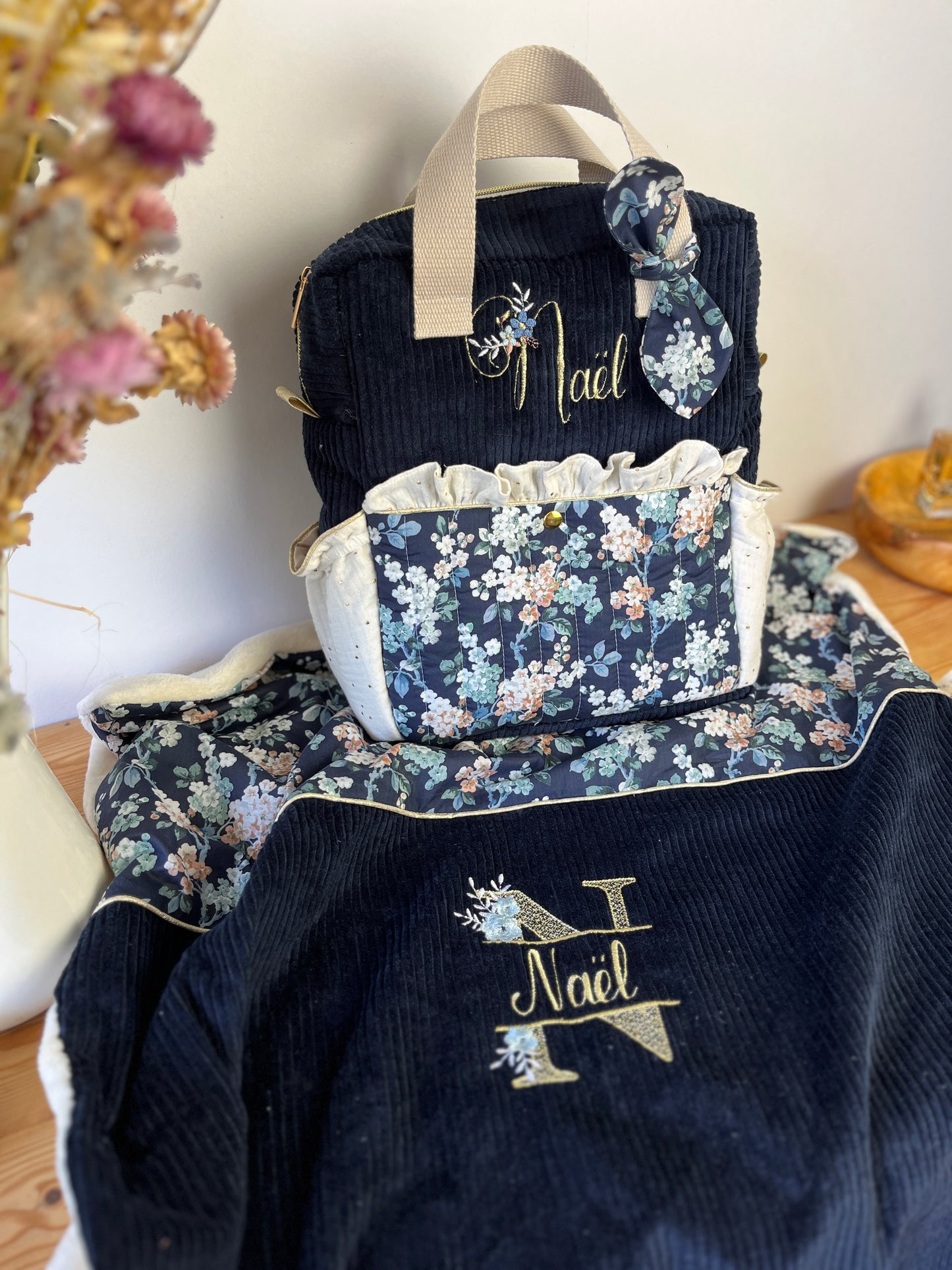 Set: Ombeline blanket and bag with floral initial 