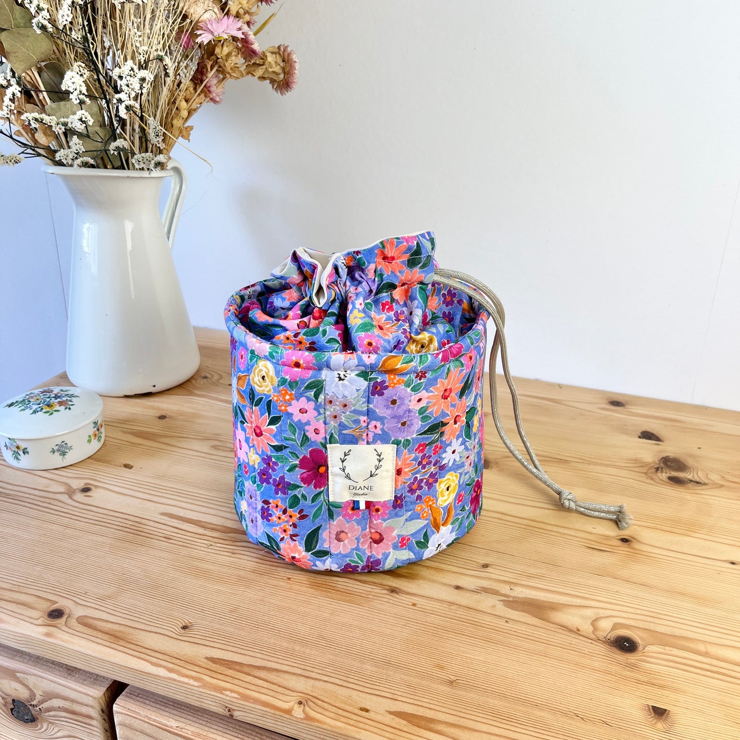 The Aëlis drawstring basket is 100% customizable.