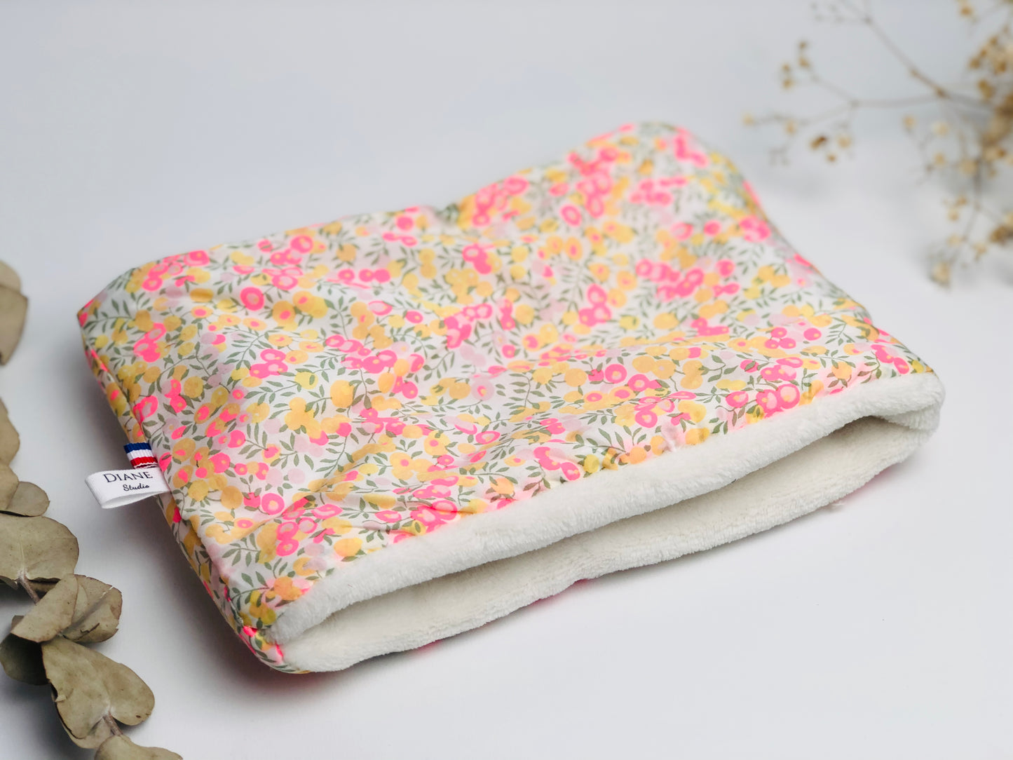 The Wiltshire neon dawn neck warmer