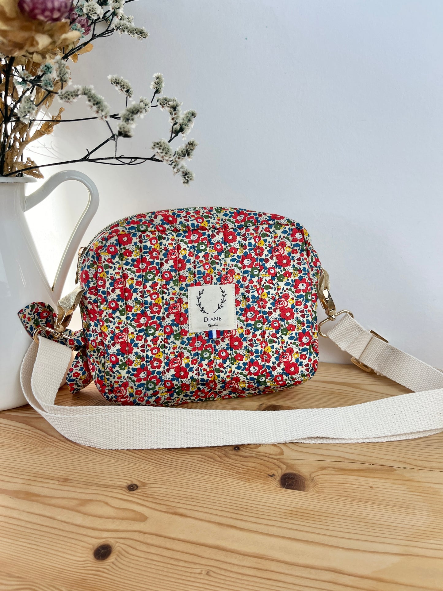 The Elisabeth shoulder bag is 100% customizable.