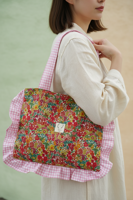 The small Margaret Annie tote bag in pink gingham