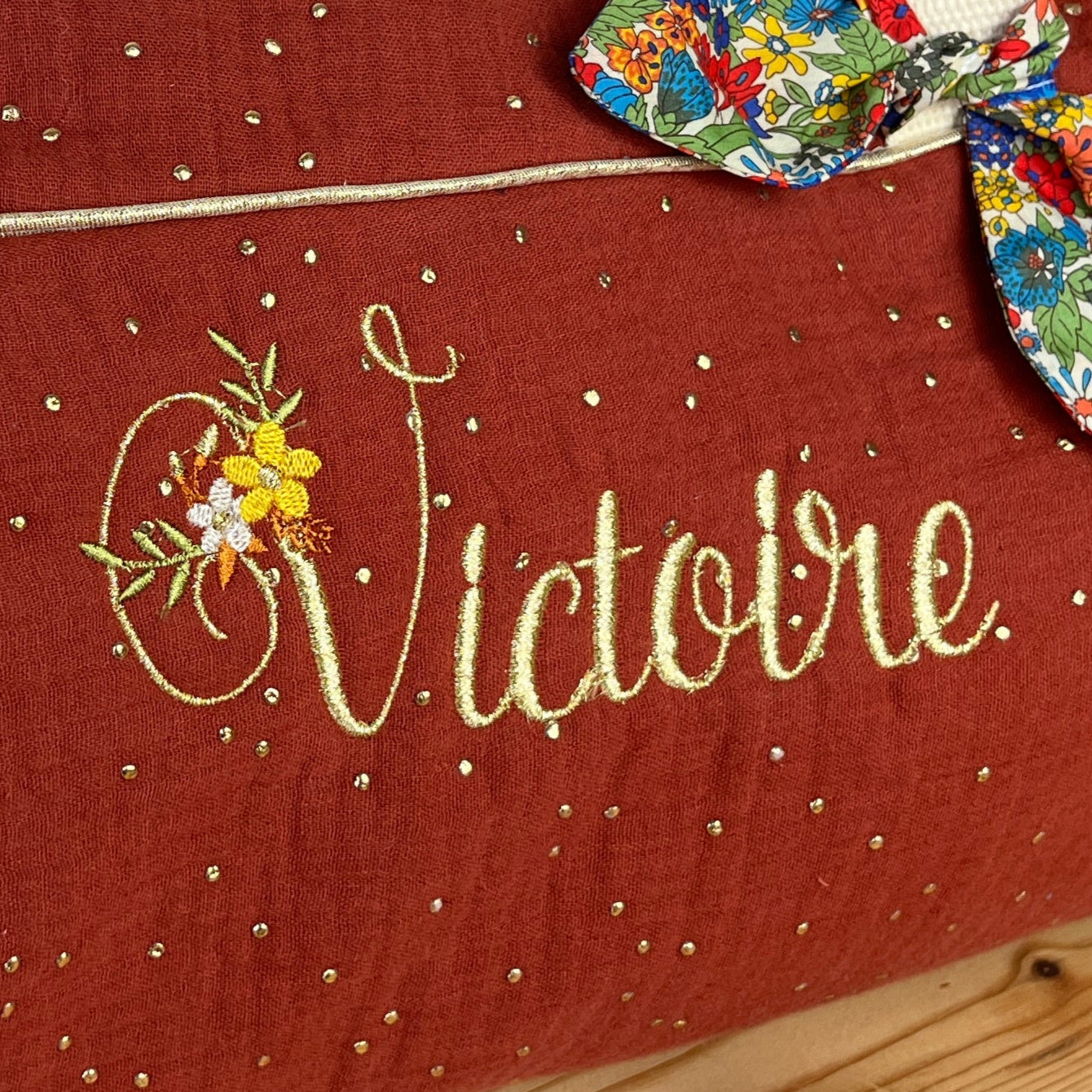 Initiale florale et prénom