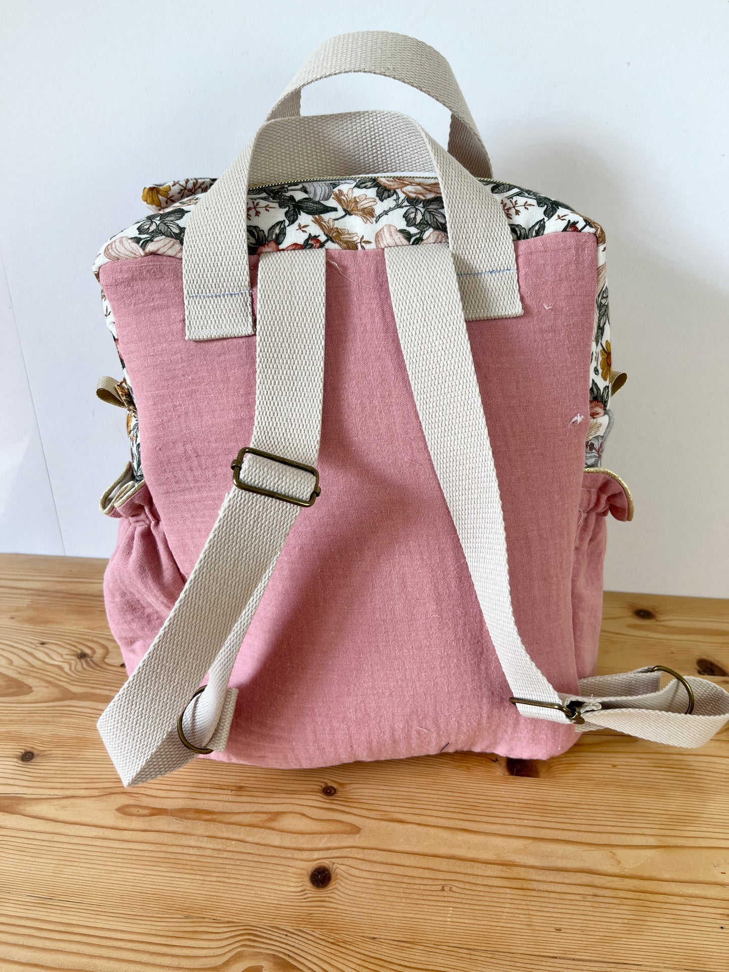 The Ombeline children's backpack in double gauze tea rose and vintage