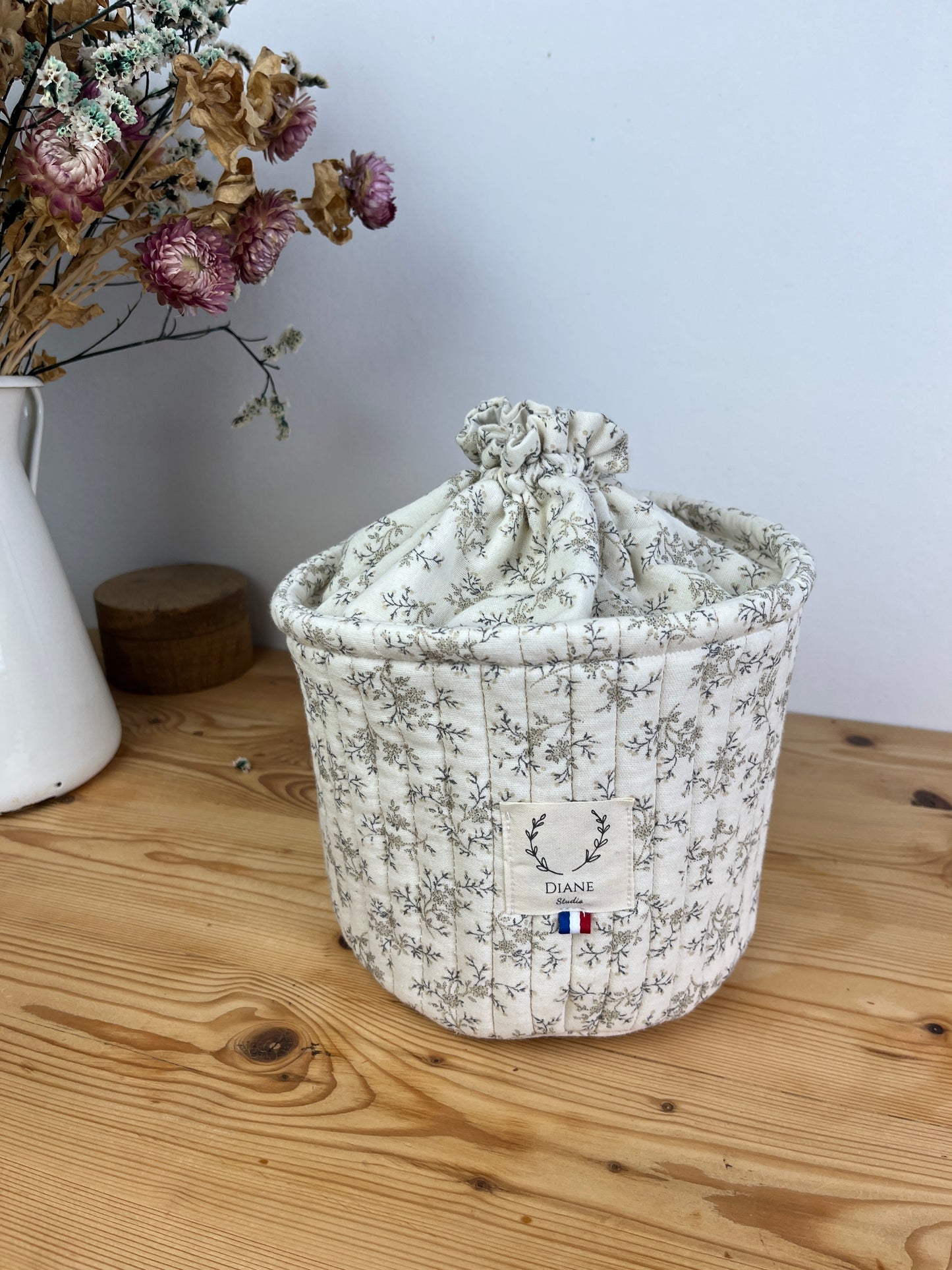 The Aëlis drawstring basket is 100% customizable.