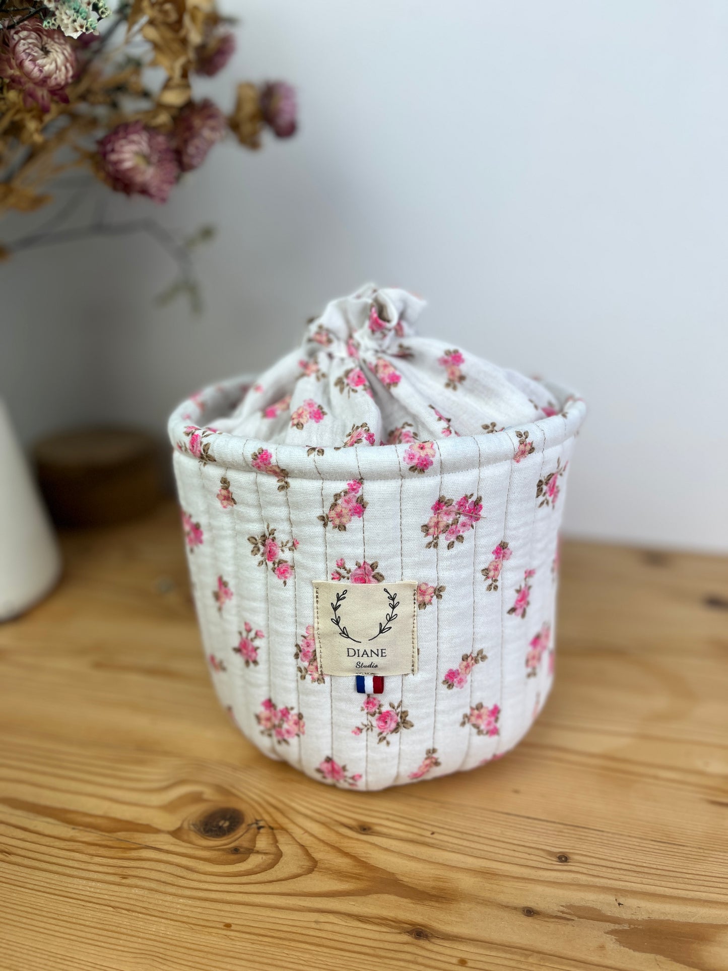 The Aëlis drawstring basket is 100% customizable.