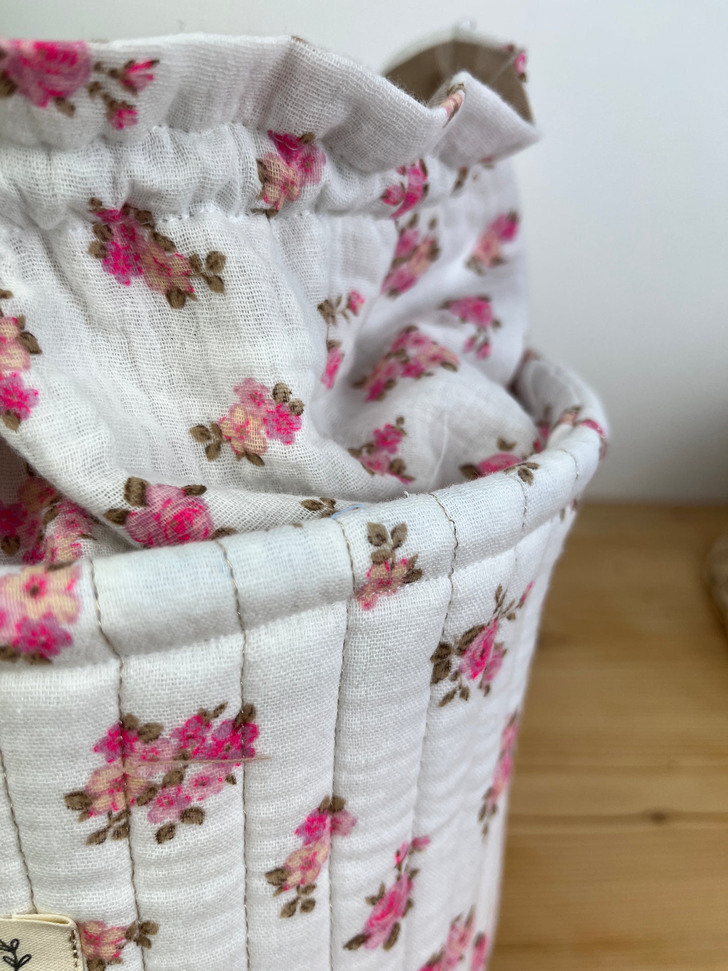 The Aëlis drawstring basket is 100% customizable.