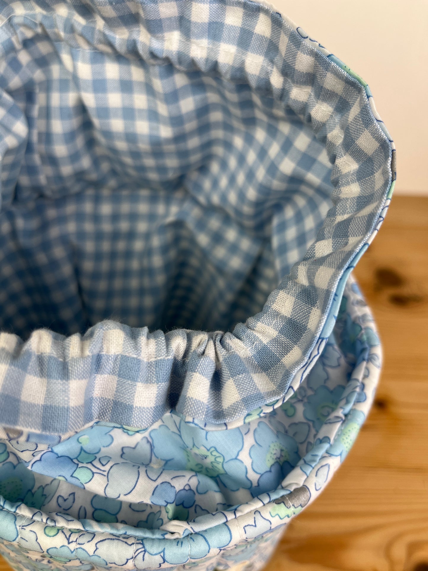 The Aëlis drawstring basket is 100% customizable.