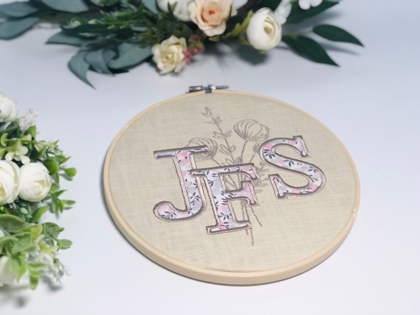 Le tambour initiale et fleur